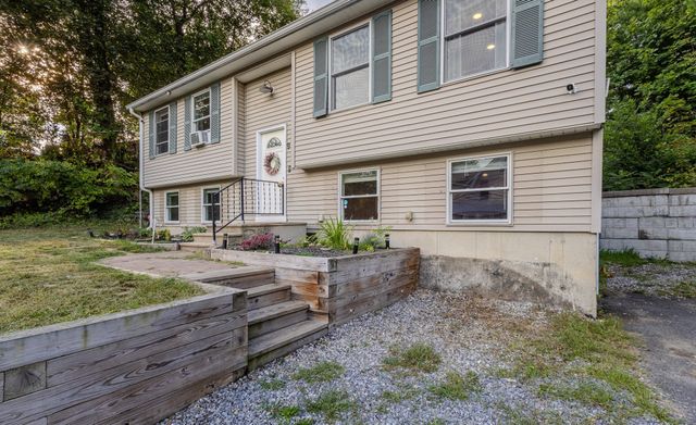 91 Wendell St, Athol, MA 01331