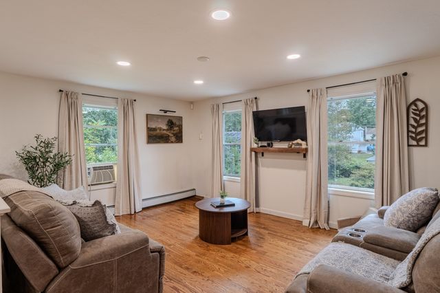 91 Wendell St, Athol, MA 01331