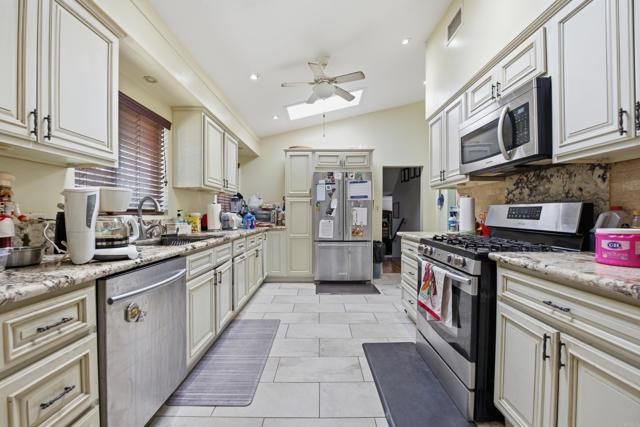 1650 N Broadway, Escondido, CA 92026