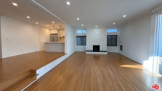 25 PRIVATEER Street, Marina Del Rey, CA 90292