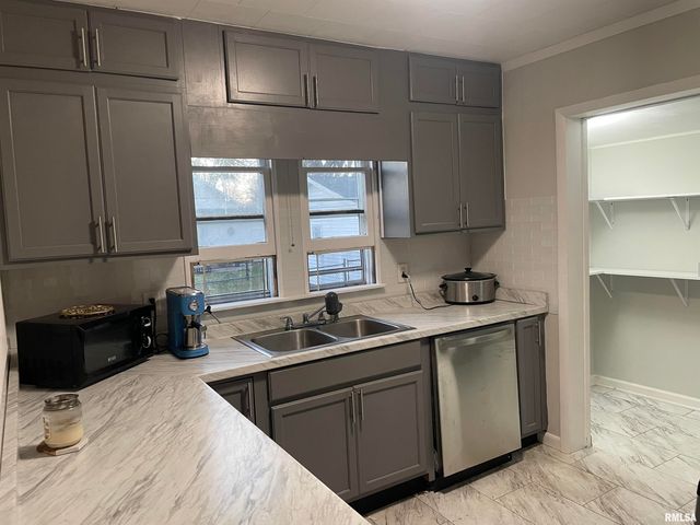 1202 E Parham Street, Marion, IL 62959