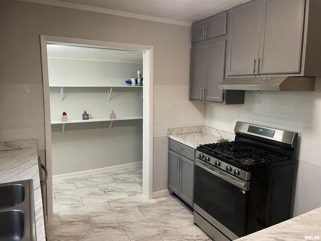 1202 E Parham Street, Marion, IL 62959