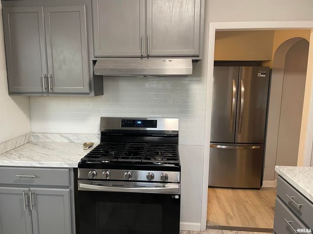 1202 E Parham Street, Marion, IL 62959