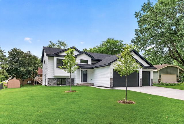 10717 Lincoln Street NE, Blaine, MN 55434