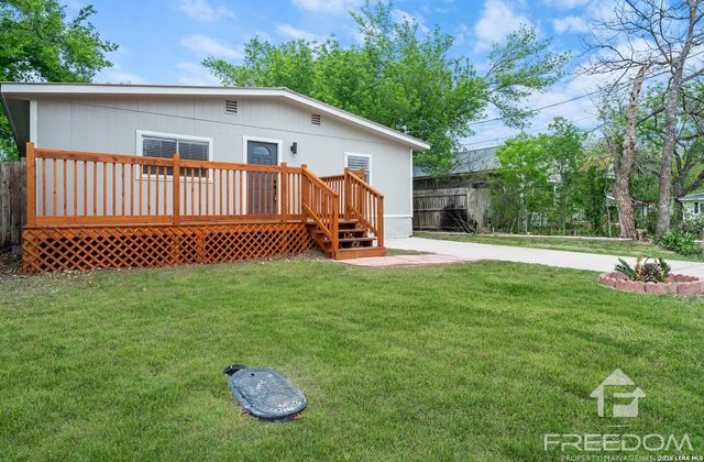 1824 Katy St, New Braunfels, TX 78130
