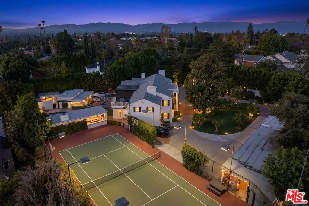 17503 Rancho Street, Encino, CA 91316 — exterior