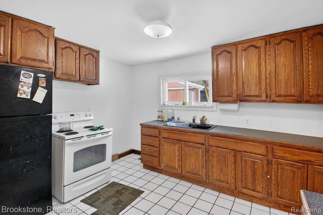 6756 W Beard Road, Perry, MI 48872