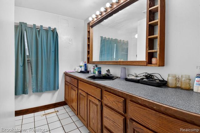 6756 W Beard Road, Perry, MI 48872