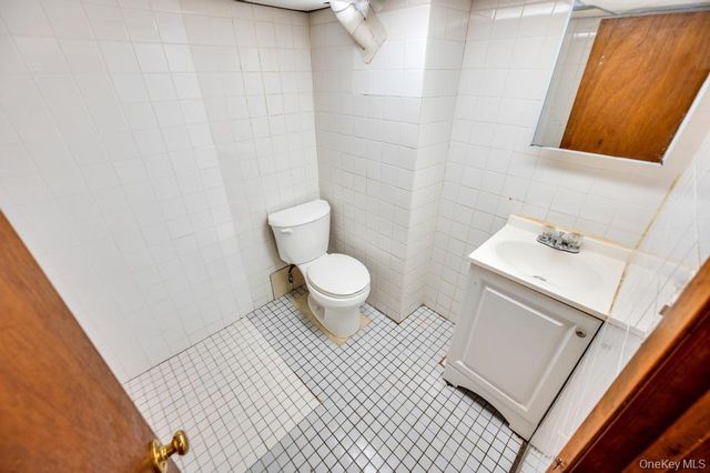 8343 261st Street, Glen Oaks, NY 11004