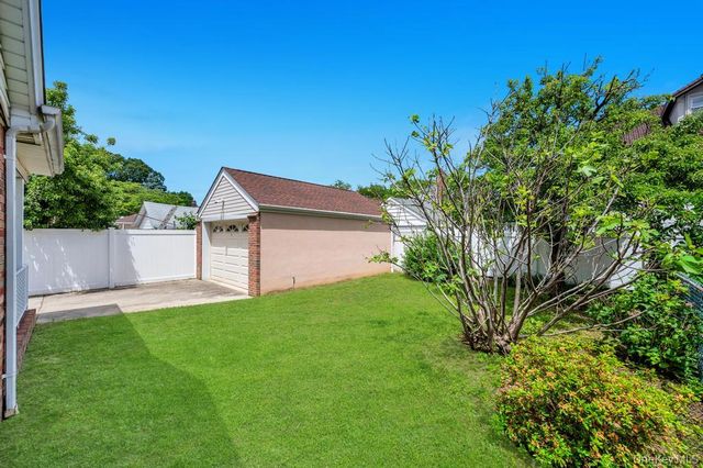 8343 261st Street, Glen Oaks, NY 11004