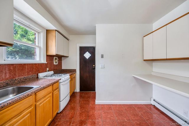 8343 261st Street, Glen Oaks, NY 11004