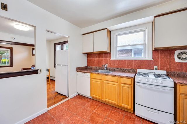 8343 261st Street, Glen Oaks, NY 11004
