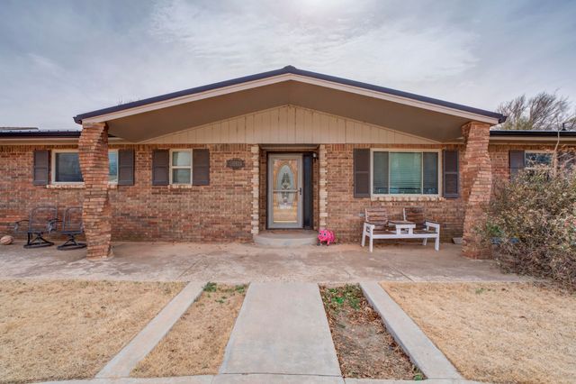 2503 N 2nd Street, Tahoka, TX 79373