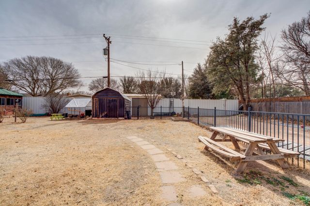 2503 N 2nd Street, Tahoka, TX 79373