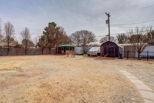 2503 N 2nd Street, Tahoka, TX 79373