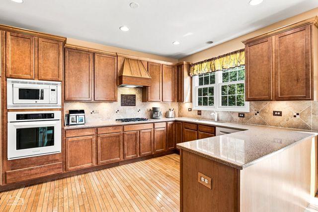 7878 Redtail Drive, Crystal Lake, IL 60014