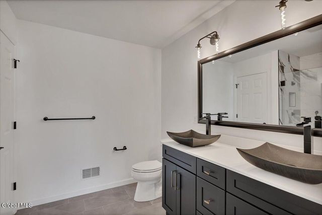 22 Stacey Way, North Greenbush, NY 12180