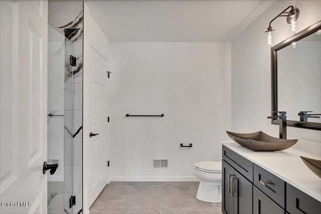 22 Stacey Way, North Greenbush, NY 12180