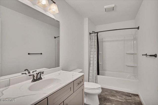 22 Stacey Way, North Greenbush, NY 12180