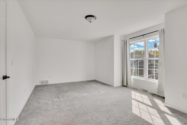 22 Stacey Way, North Greenbush, NY 12180