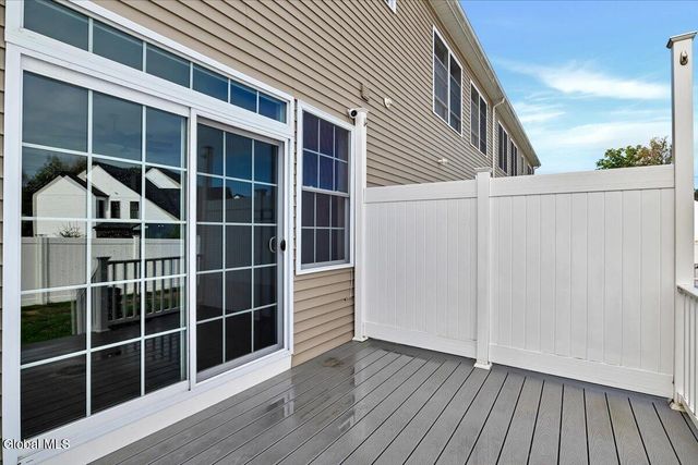 22 Stacey Way, North Greenbush, NY 12180