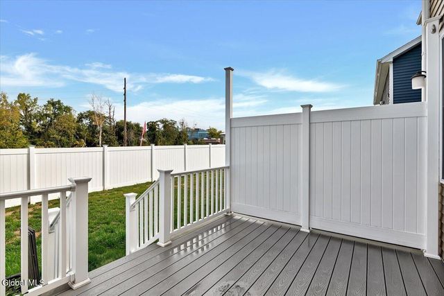 22 Stacey Way, North Greenbush, NY 12180