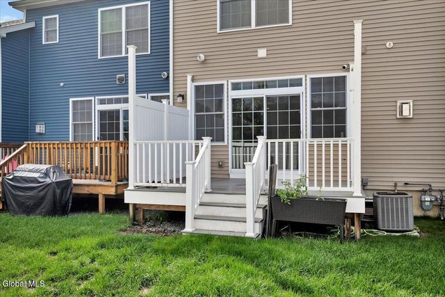 22 Stacey Way, North Greenbush, NY 12180