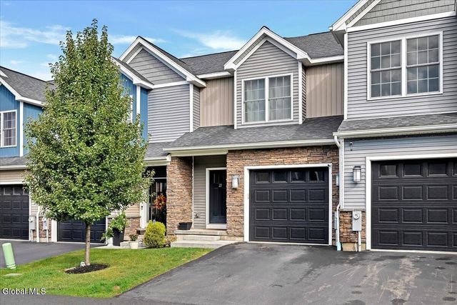 22 Stacey Way, North Greenbush, NY 12180