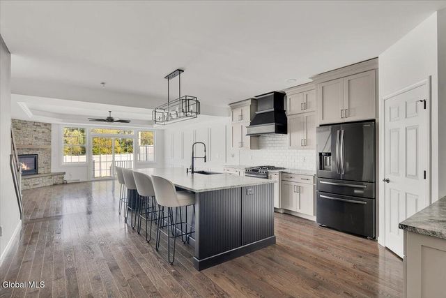 22 Stacey Way, North Greenbush, NY 12180