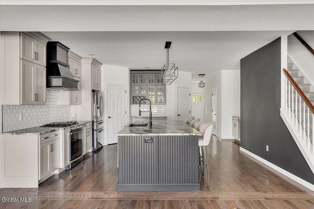 22 Stacey Way, North Greenbush, NY 12180