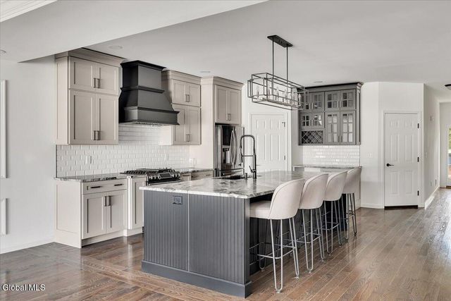 22 Stacey Way, North Greenbush, NY 12180