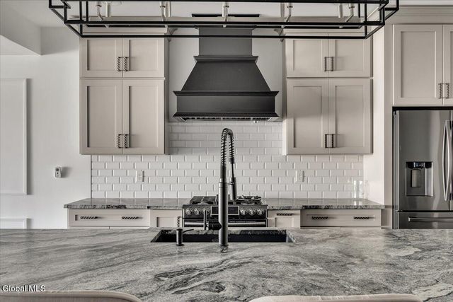 22 Stacey Way, North Greenbush, NY 12180