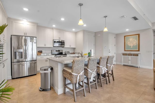 376 ARUBA CIRCLE 301, Bradenton, FL 34209