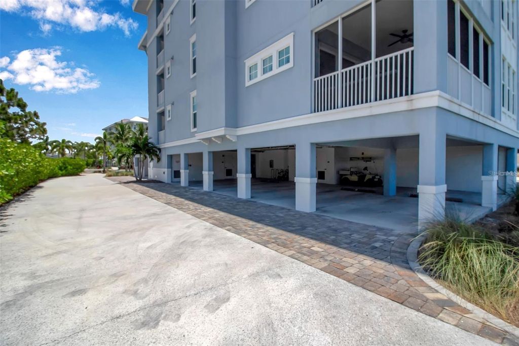 Image 16 of property listing at 376 ARUBA CIRCLE 301, Bradenton, FL 34209