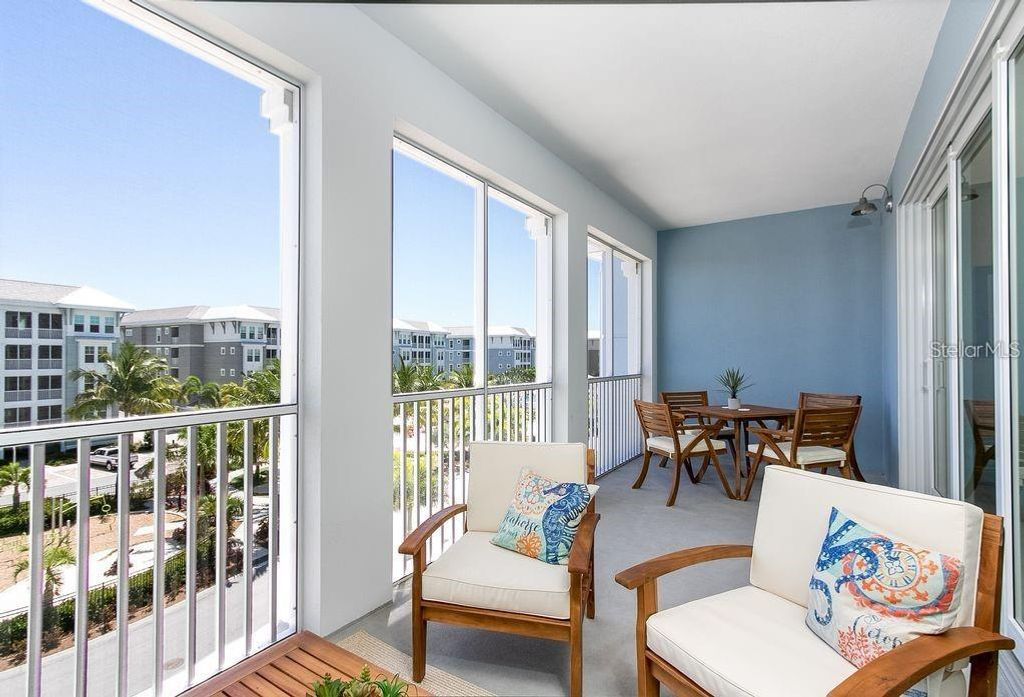 Image 20 of property listing at 376 ARUBA CIRCLE 301, Bradenton, FL 34209