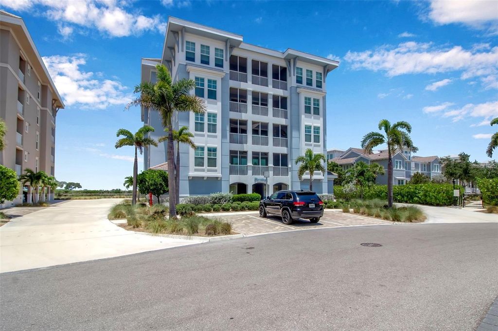 Image 3 of property listing at 376 ARUBA CIRCLE 301, Bradenton, FL 34209