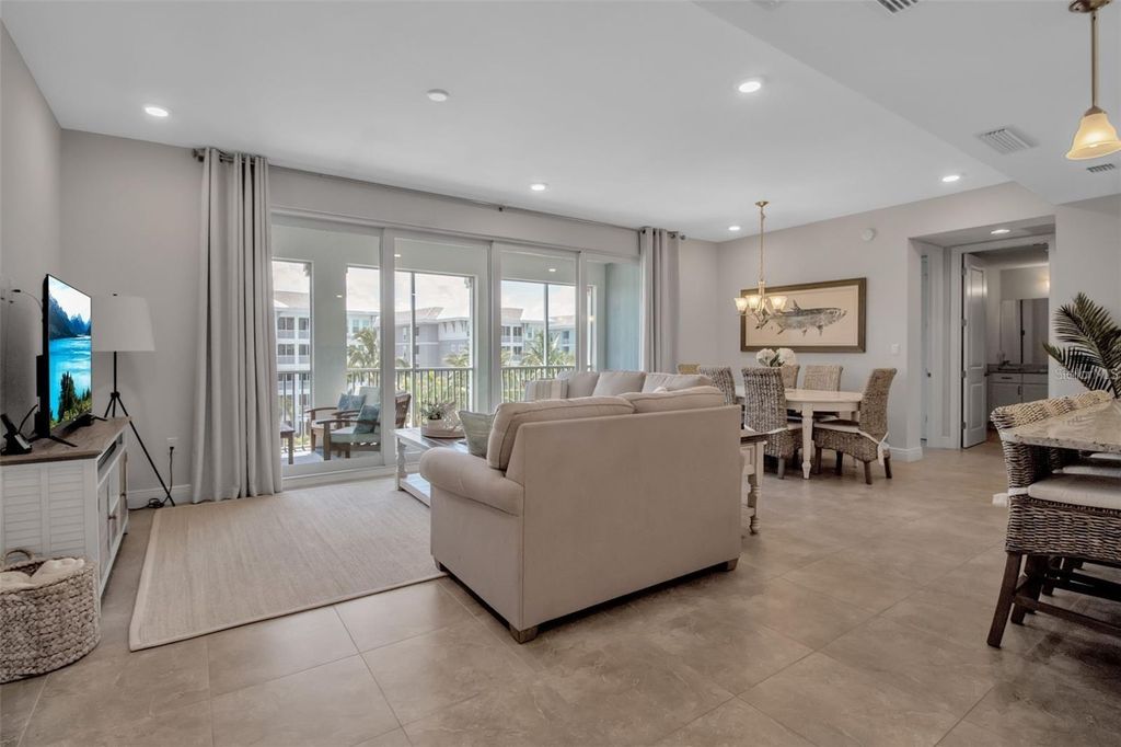 Image 24 of property listing at 376 ARUBA CIRCLE 301, Bradenton, FL 34209