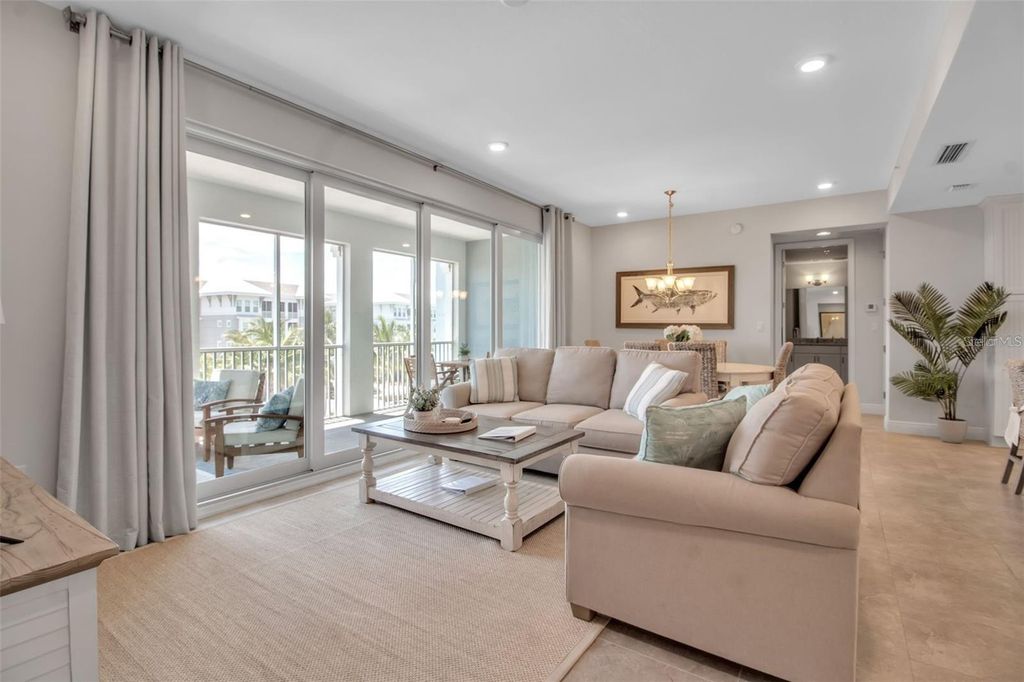 Image 25 of property listing at 376 ARUBA CIRCLE 301, Bradenton, FL 34209