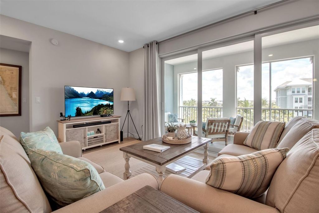 Image 26 of property listing at 376 ARUBA CIRCLE 301, Bradenton, FL 34209