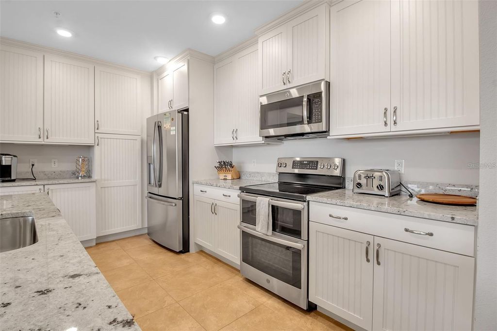 Image 30 of property listing at 376 ARUBA CIRCLE 301, Bradenton, FL 34209