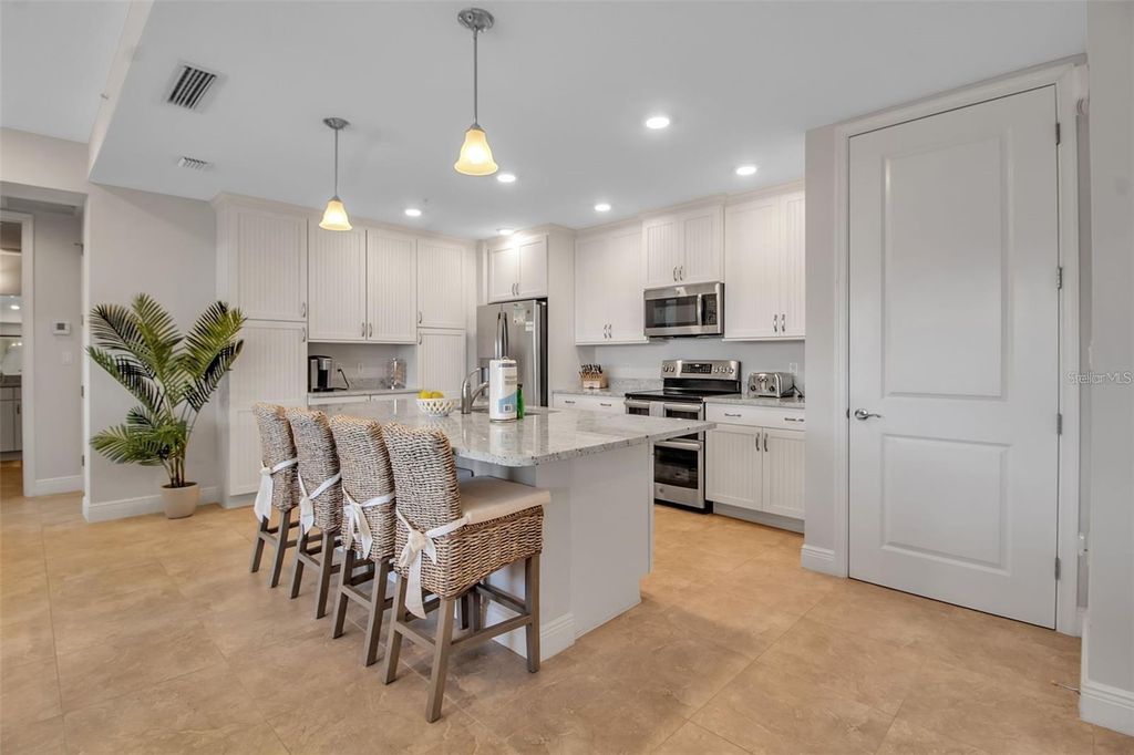Image 33 of property listing at 376 ARUBA CIRCLE 301, Bradenton, FL 34209