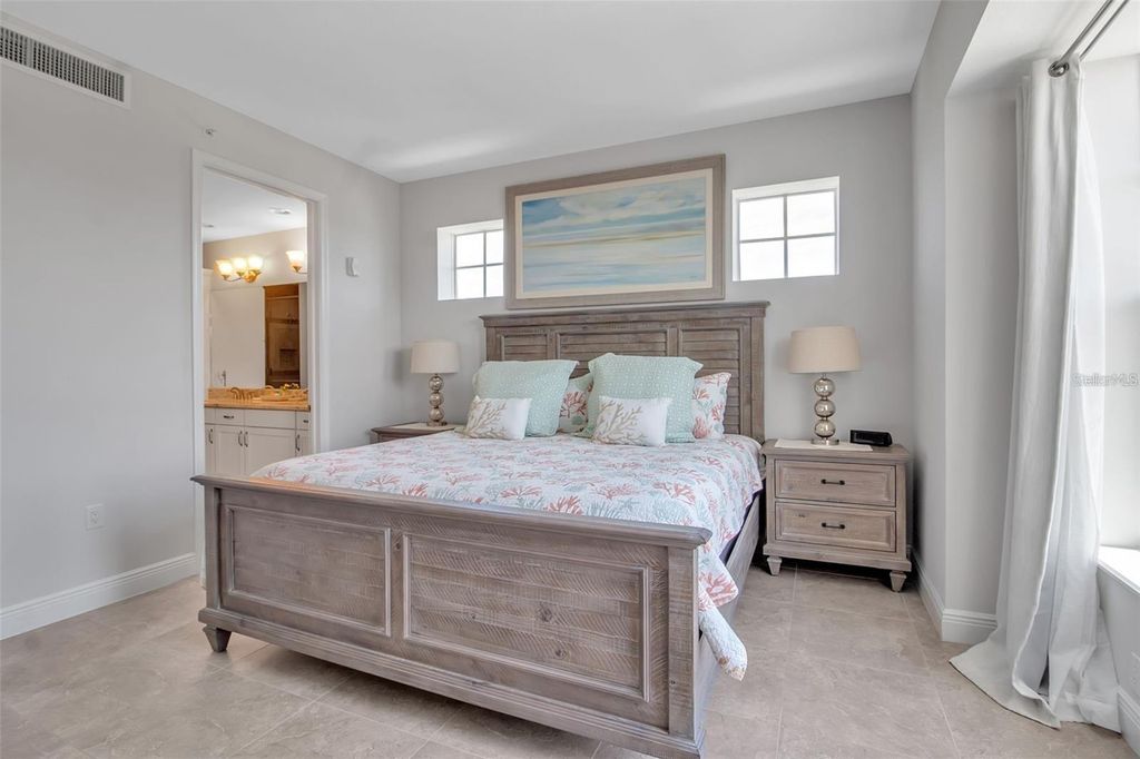 Image 38 of property listing at 376 ARUBA CIRCLE 301, Bradenton, FL 34209