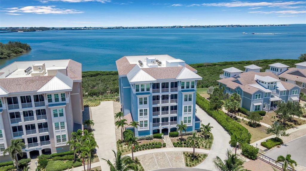 Image 5 of property listing at 376 ARUBA CIRCLE 301, Bradenton, FL 34209