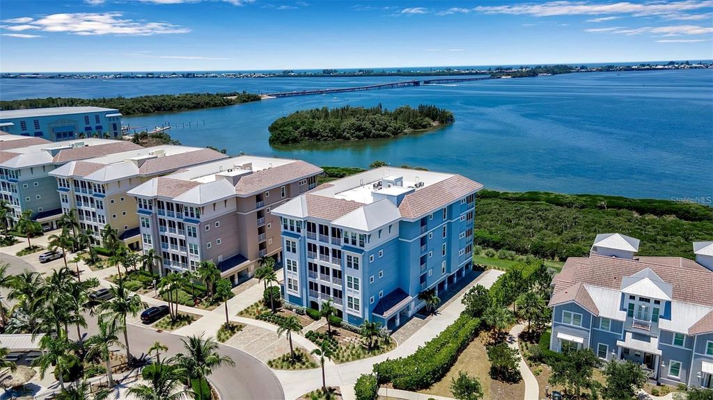 Image 7 of property listing at 376 ARUBA CIRCLE 301, Bradenton, FL 34209