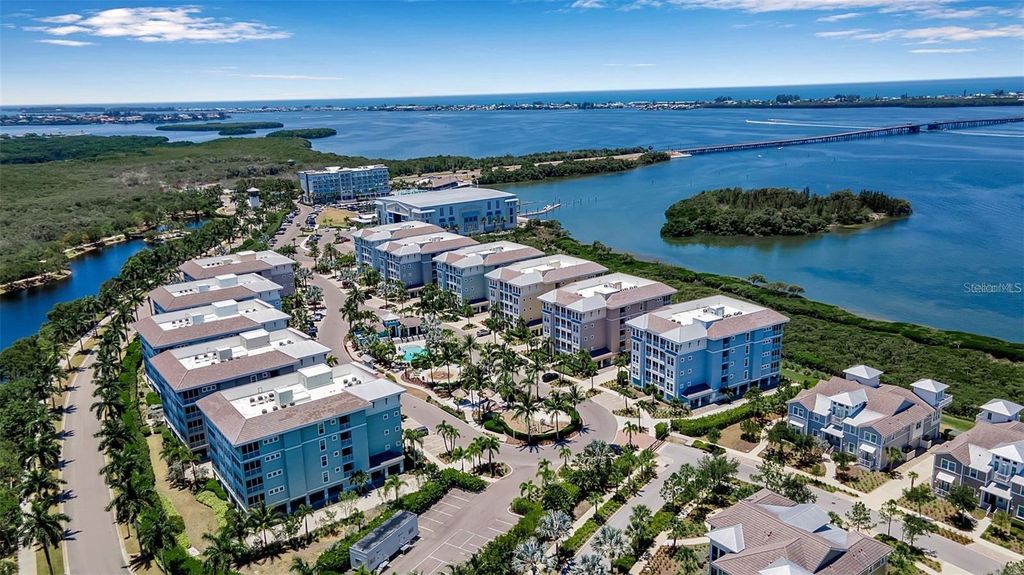 Image 8 of property listing at 376 ARUBA CIRCLE 301, Bradenton, FL 34209