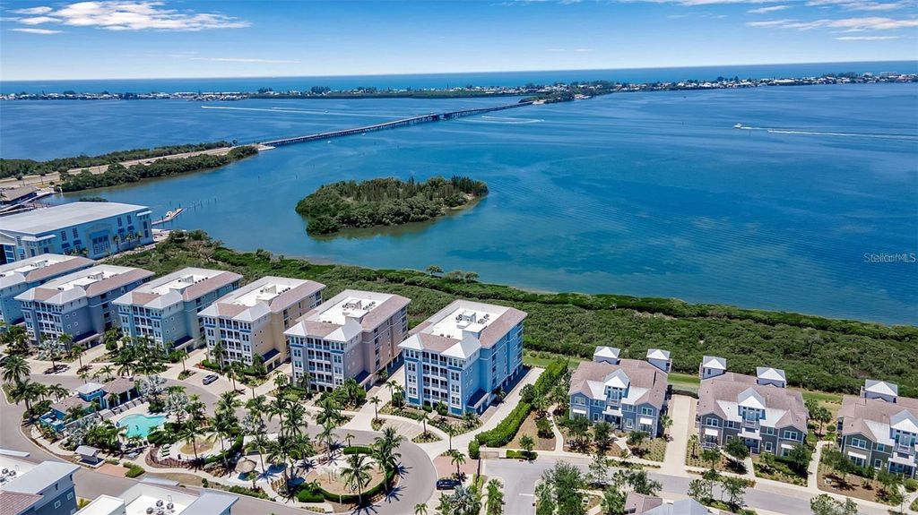 Image 9 of property listing at 376 ARUBA CIRCLE 301, Bradenton, FL 34209