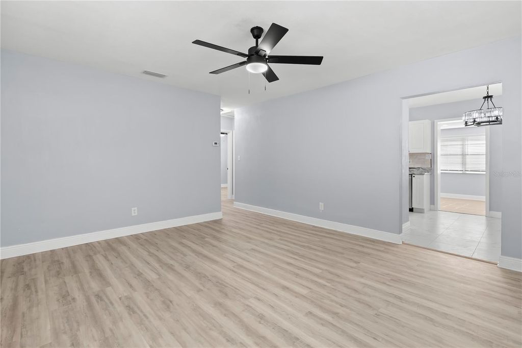 Image 18 of property listing at 3921 W GRAY STREET, Tampa, FL 33609