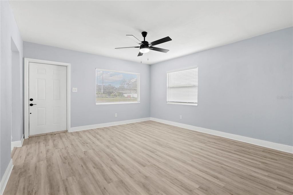 Image 20 of property listing at 3921 W GRAY STREET, Tampa, FL 33609