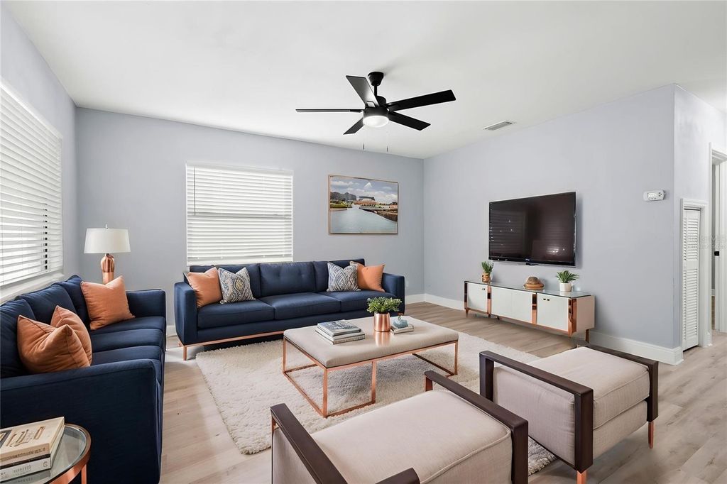 Image 3 of property listing at 3921 W GRAY STREET, Tampa, FL 33609