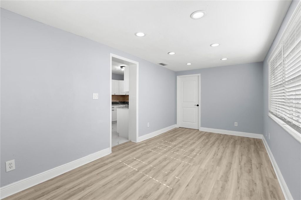 Image 21 of property listing at 3921 W GRAY STREET, Tampa, FL 33609